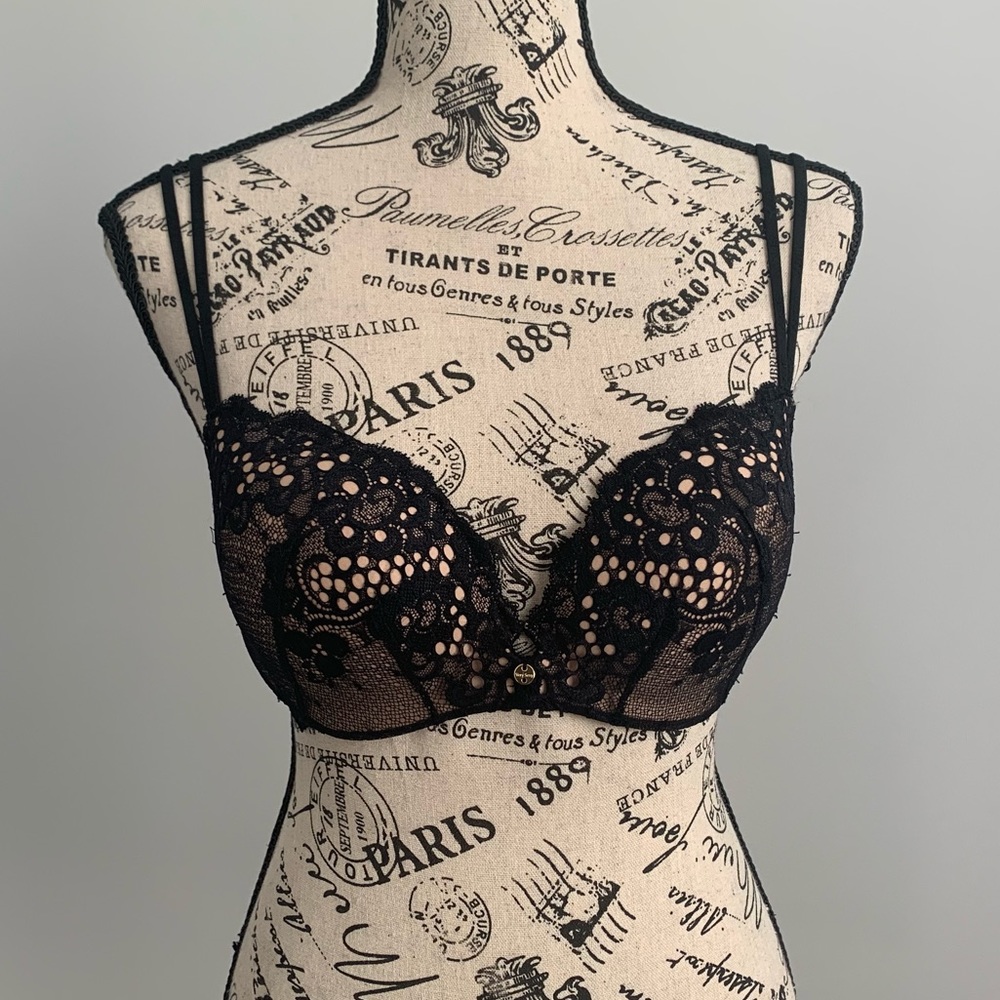 LIKE NEW Victoria’s Secret Very Sexy Demi Bra